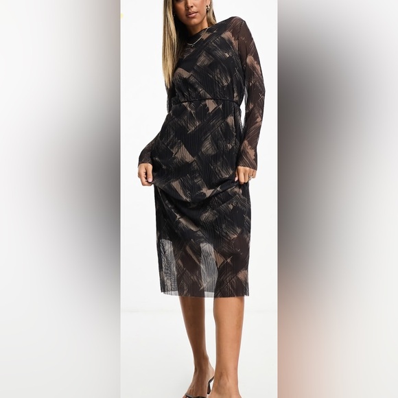 NWT- & Other Stories plisse mesh midi dress in brushed print- Size Medium - Picture 5 of 7